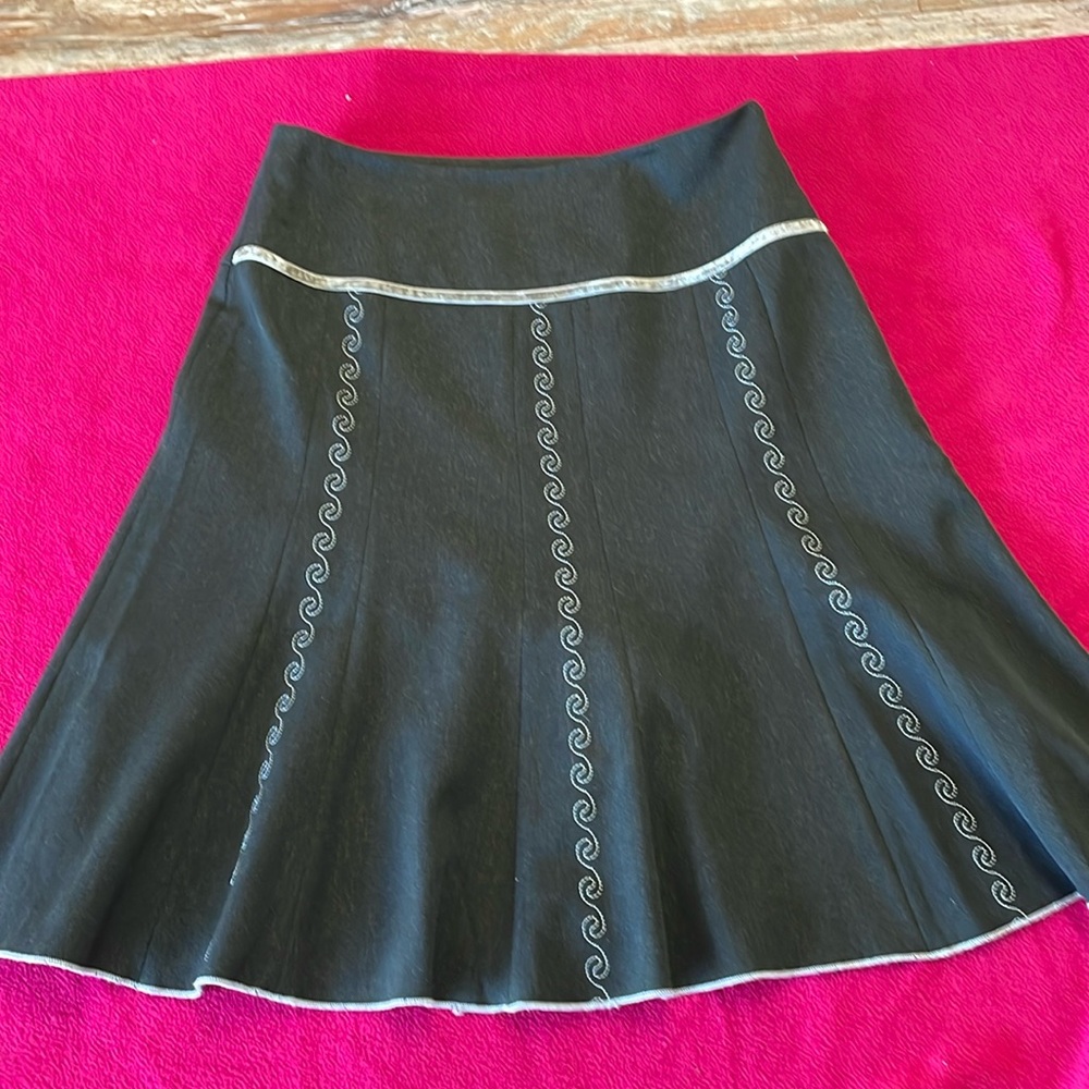 Paniz Grey with a gold shimmer and silver velvet ribbon sz 6